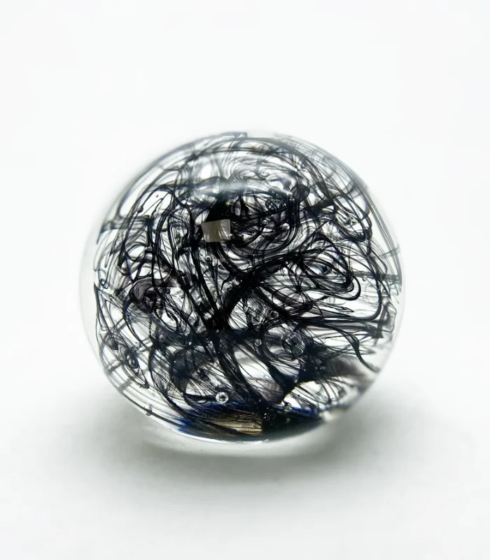 107-0206-0090-11-00-888 těžítko paperweight Skleněné těžítko – barevné nitě černé - Obrázek 1