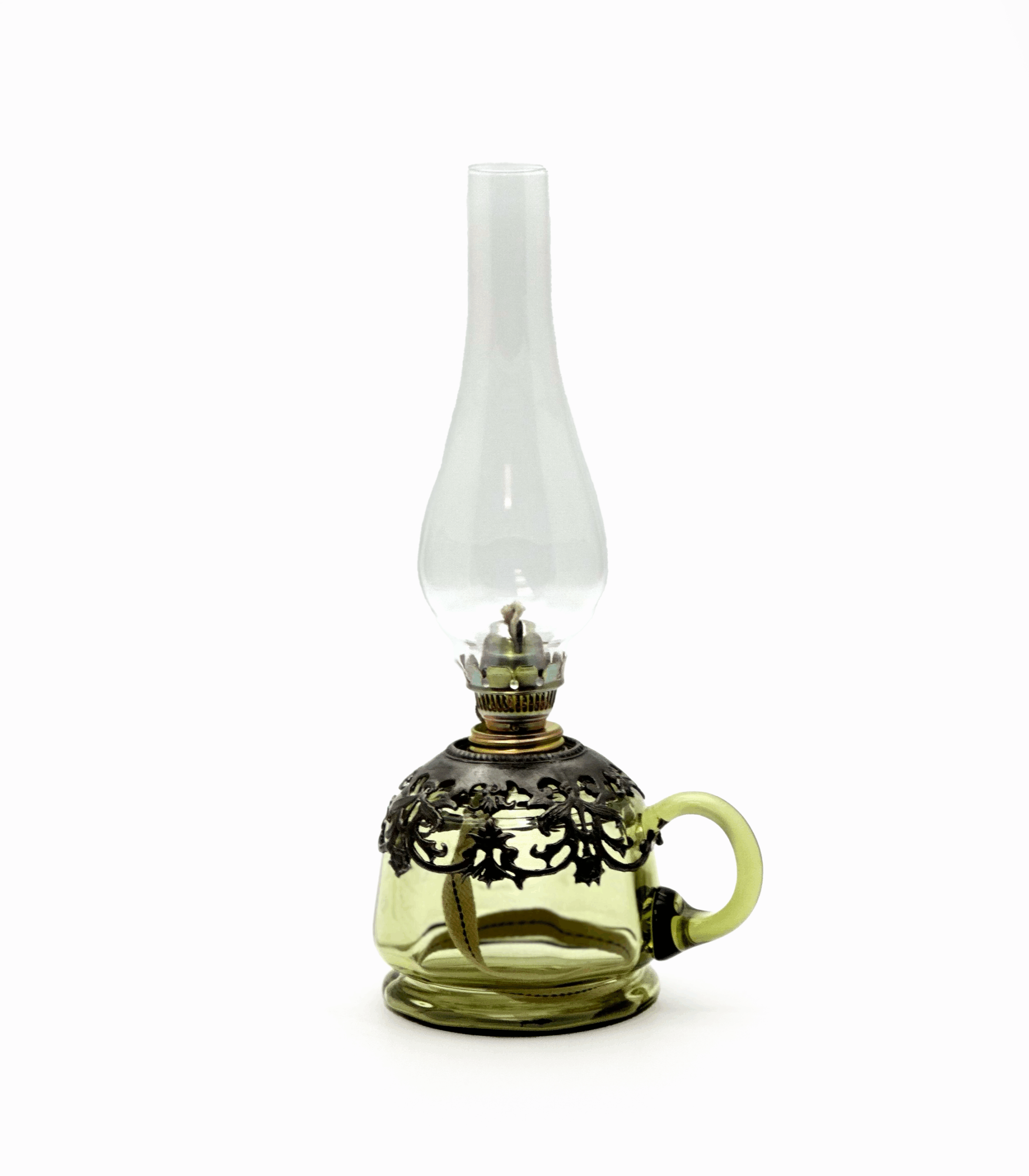 Petrolejová lampa Lucie zdobená cínem